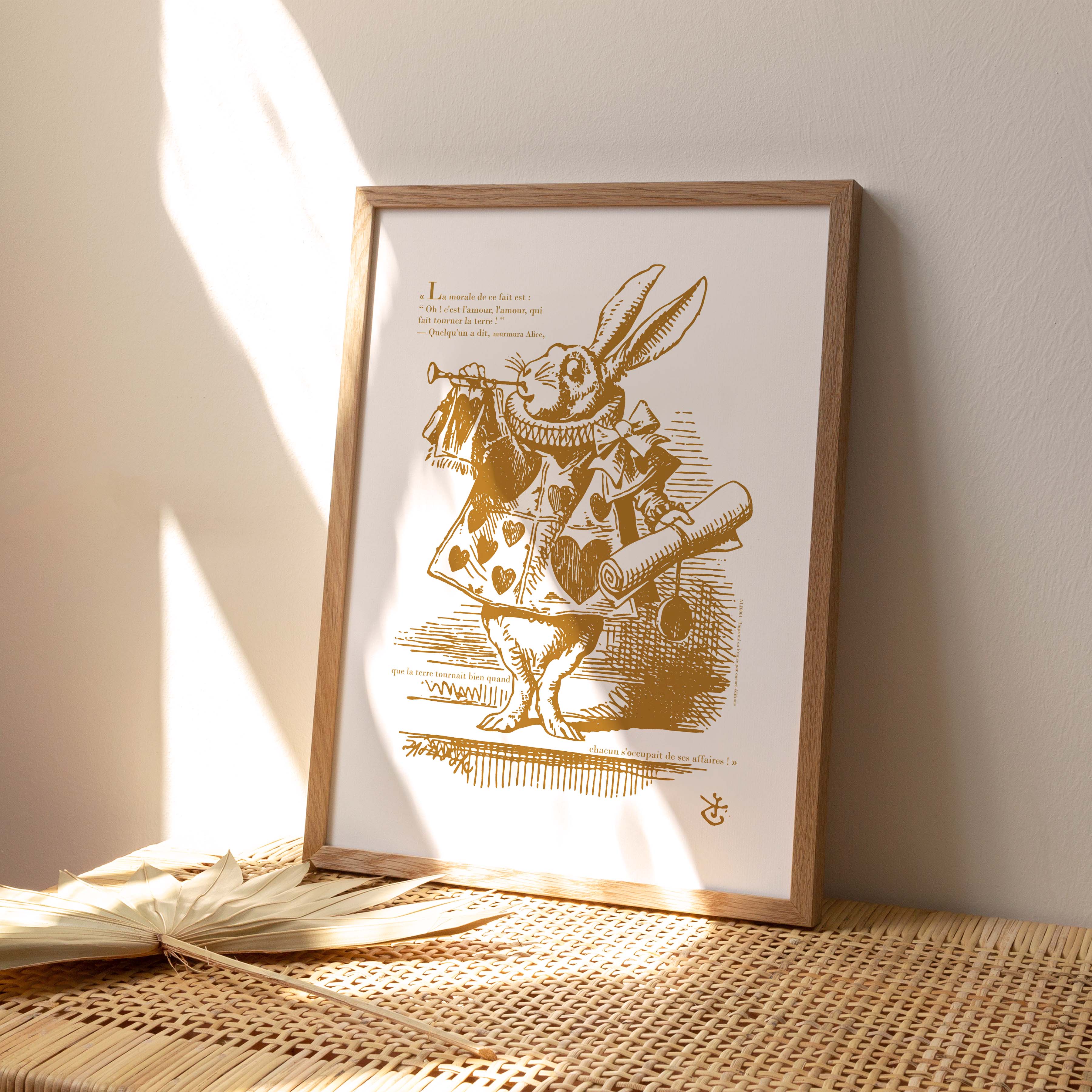 Affiche "Les Imparfaits" Alice - Le lapin blanc, habillé en hérault, souffle dans une trompette